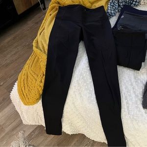 BRAND NEW NEVER WORN ATHLETA LEGGINGS W/O tags.Size XS COLOR BLACK-MY FAV🌸